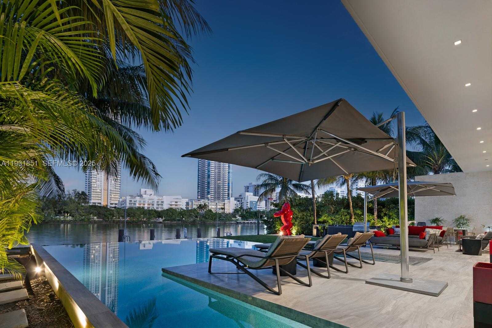 Small Image of 6411 ALLISON RD, Miami Beach Number 11