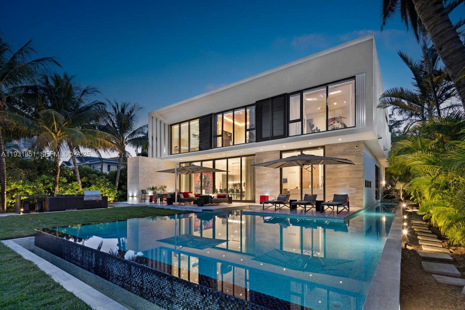 Small Image of 6411 ALLISON RD, Miami Beach Number 12