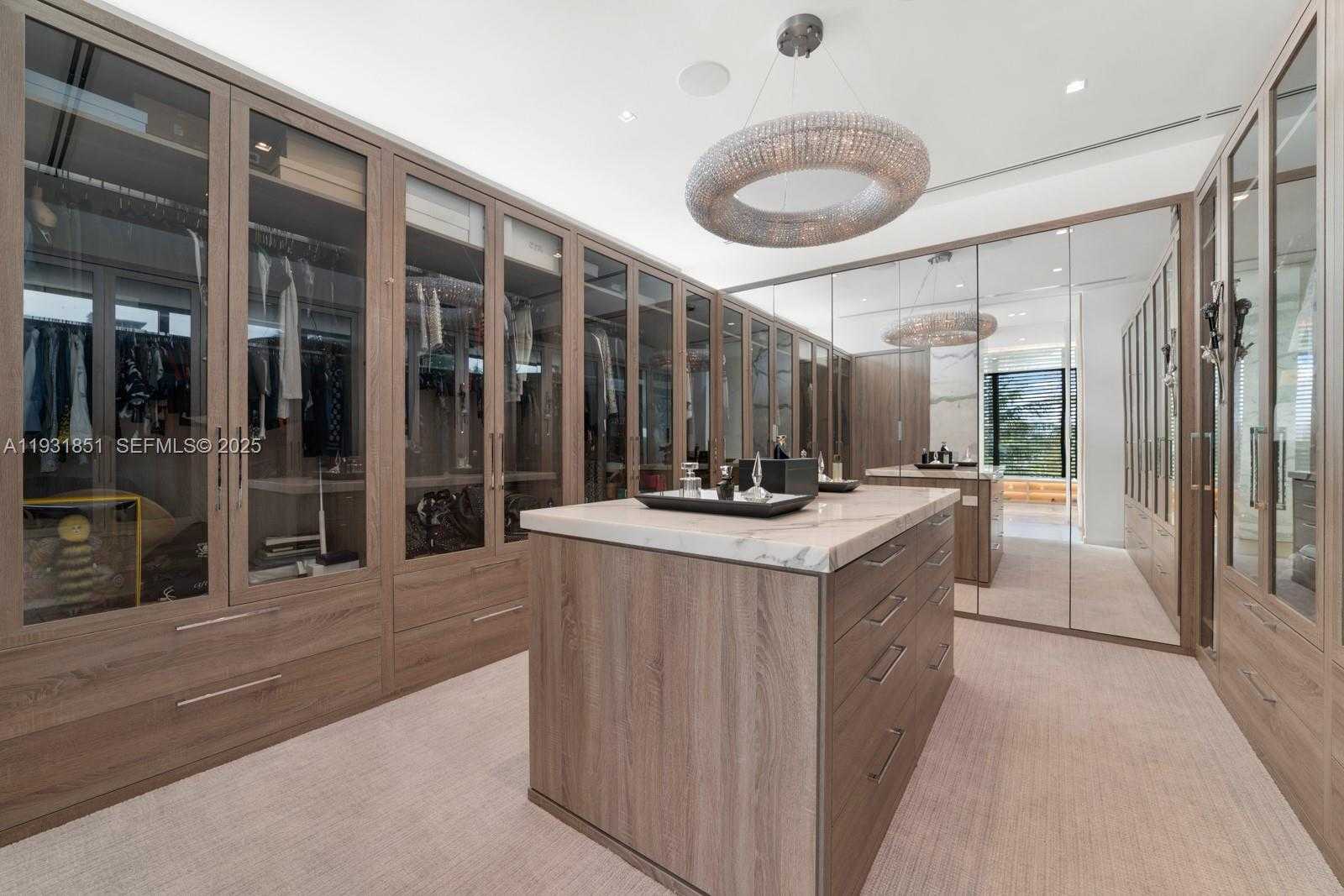 Small Image of 6411 ALLISON RD, Miami Beach Number 17