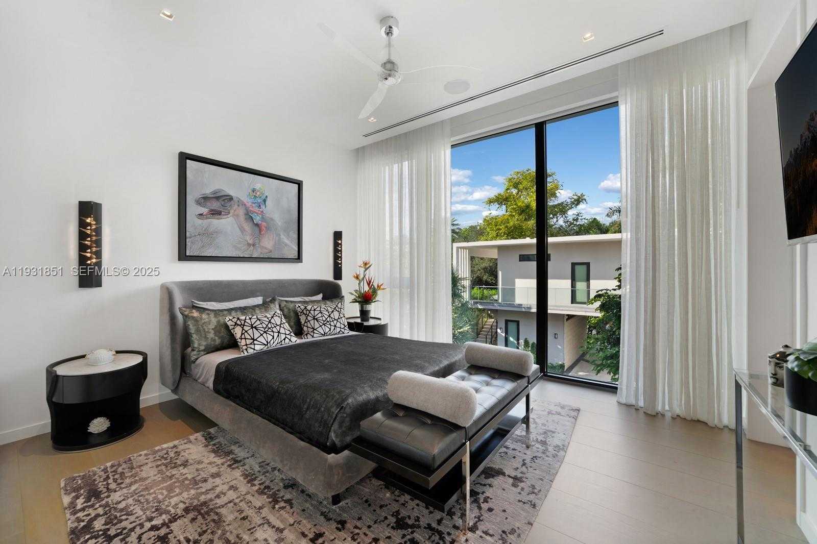 Small Image of 6411 ALLISON RD, Miami Beach Number 22