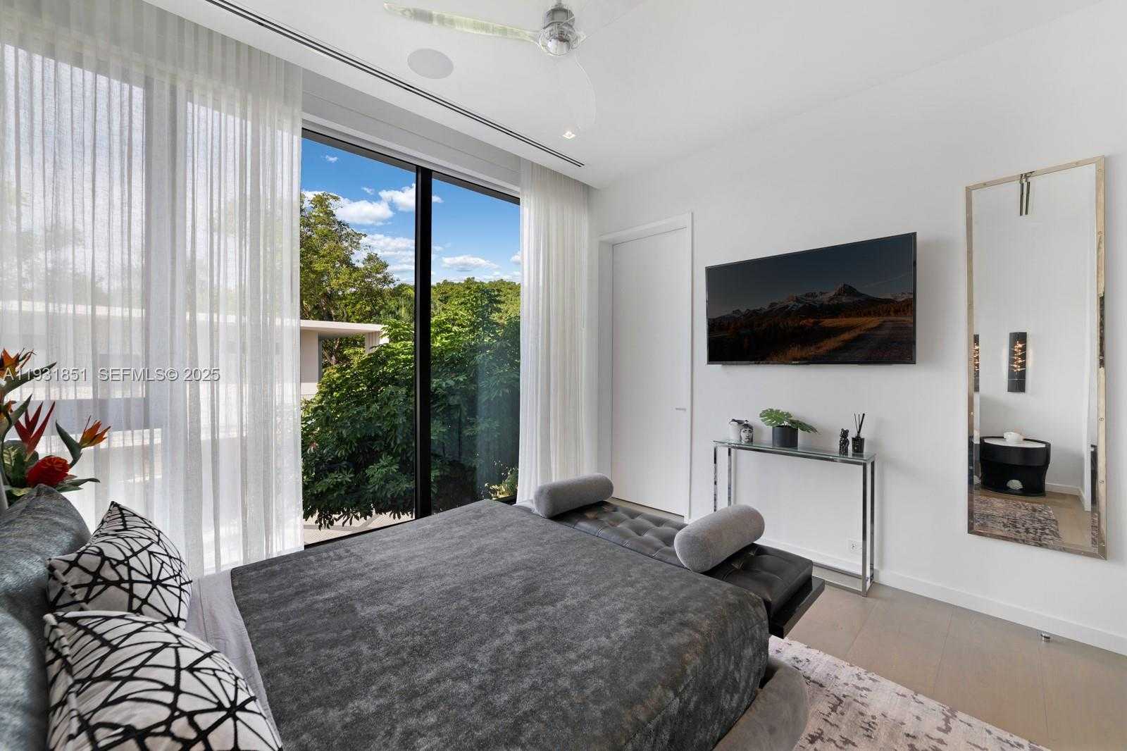 Small Image of 6411 ALLISON RD, Miami Beach Number 23