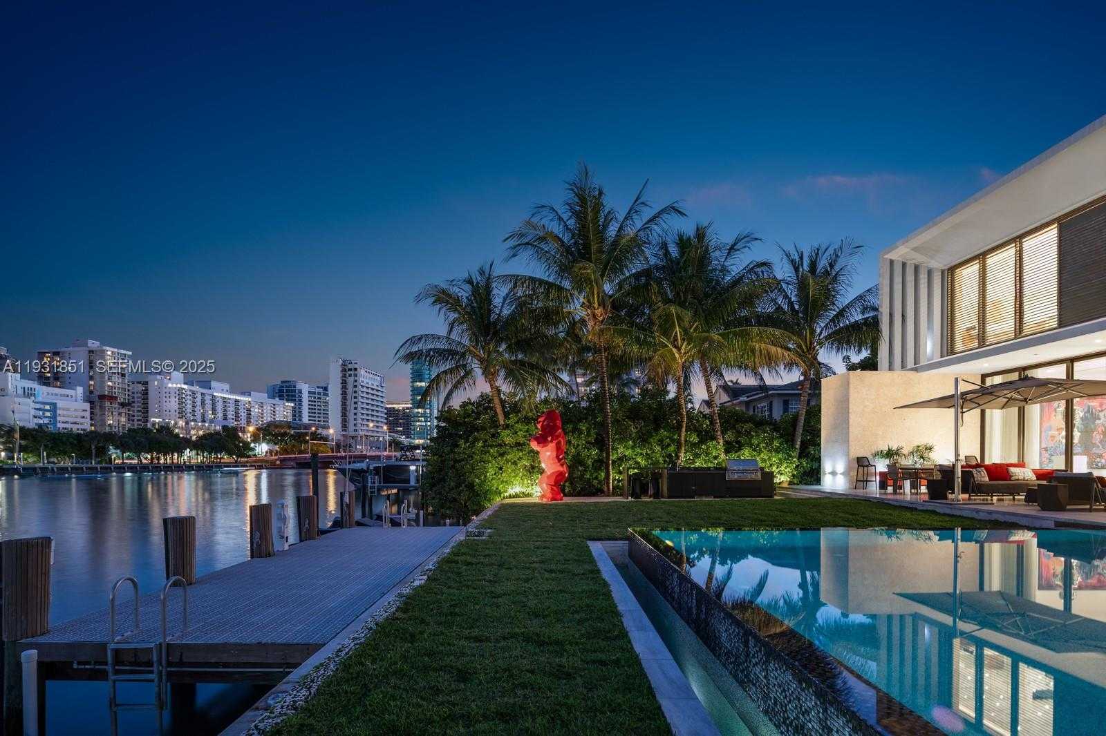 Small Image of 6411 ALLISON RD, Miami Beach Number 3