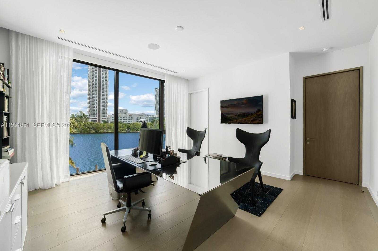 Small Image of 6411 ALLISON RD, Miami Beach Number 30