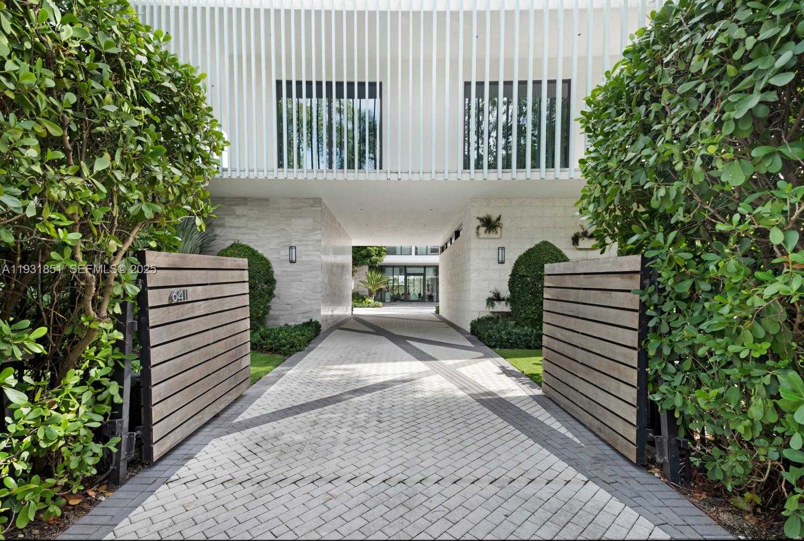 Small Image of 6411 ALLISON RD, Miami Beach Number 36