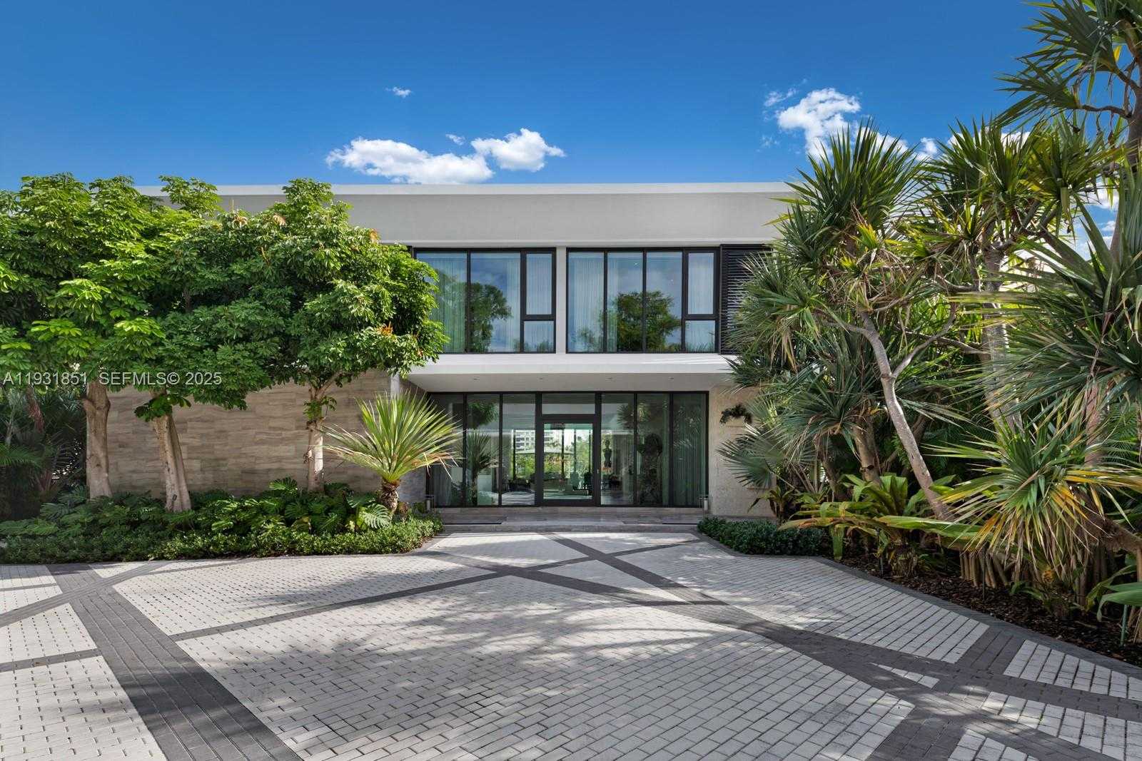 Small Image of 6411 ALLISON RD, Miami Beach Number 37