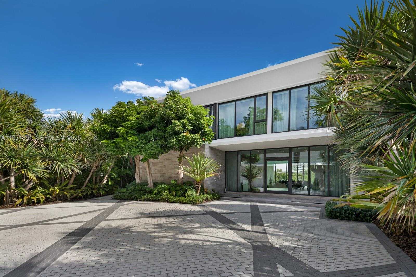 Small Image of 6411 ALLISON RD, Miami Beach Number 38