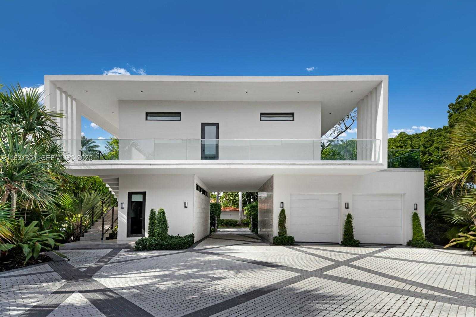 Small Image of 6411 ALLISON RD, Miami Beach Number 4