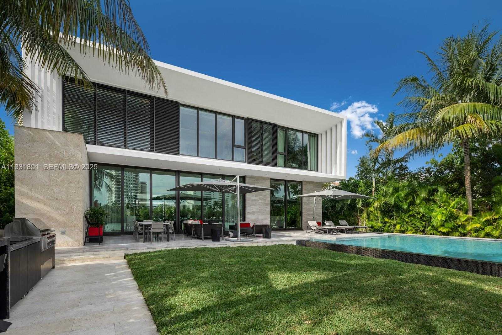 Small Image of 6411 ALLISON RD, Miami Beach Number 41