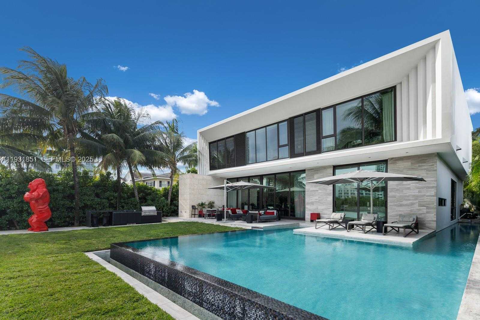 Small Image of 6411 ALLISON RD, Miami Beach Number 42