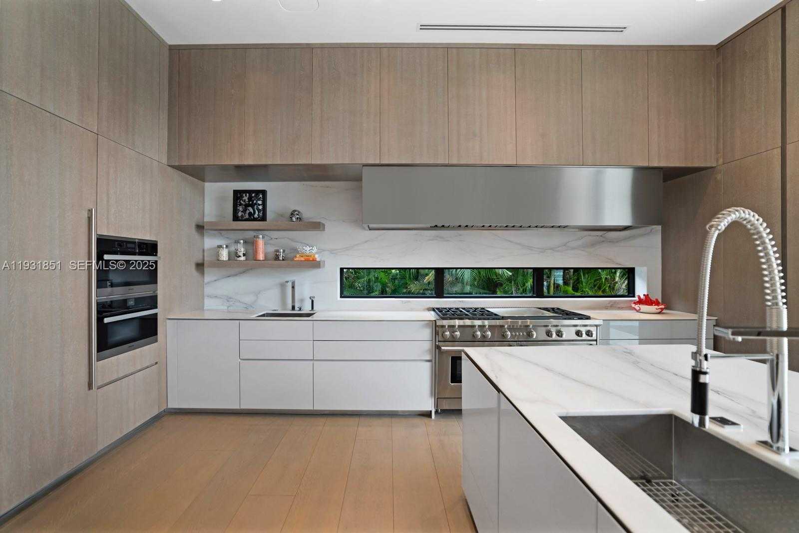 Small Image of 6411 ALLISON RD, Miami Beach Number 47