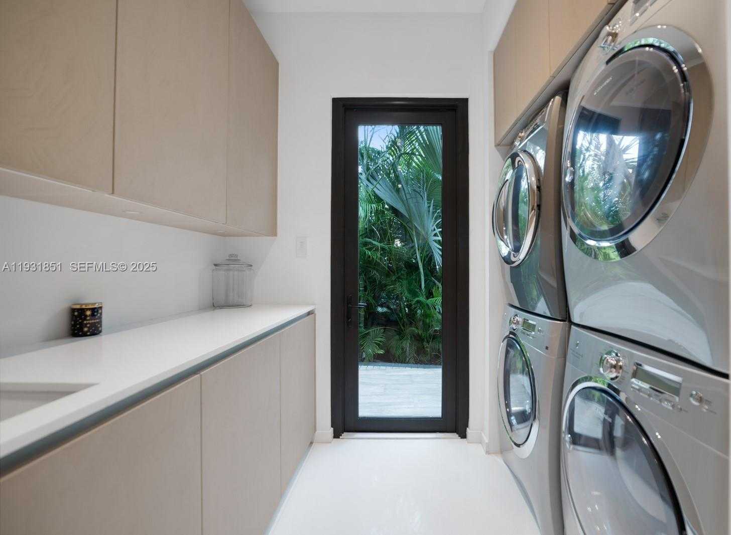Small Image of 6411 ALLISON RD, Miami Beach Number 49