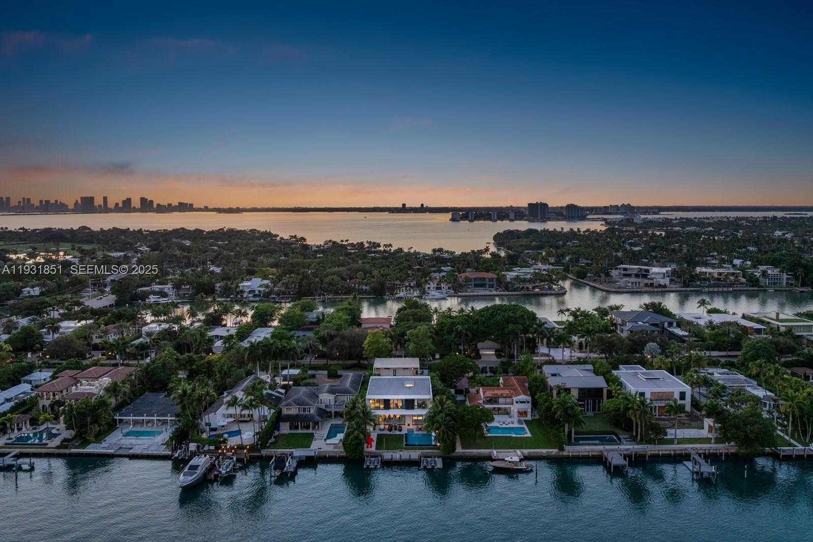 Small Image of 6411 ALLISON RD, Miami Beach Number 57