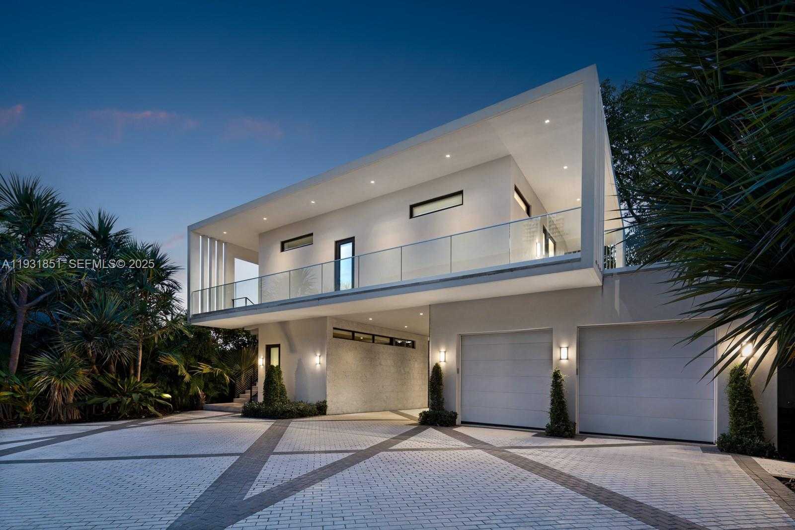 Small Image of 6411 ALLISON RD, Miami Beach Number 58