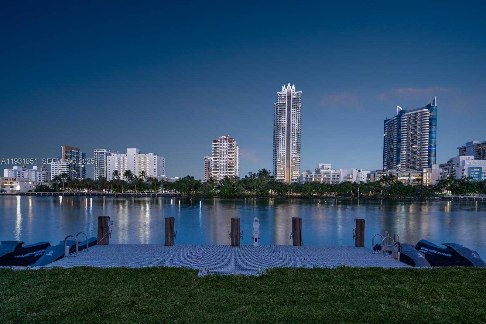 Small Image of 6411 ALLISON RD, Miami Beach Number 59