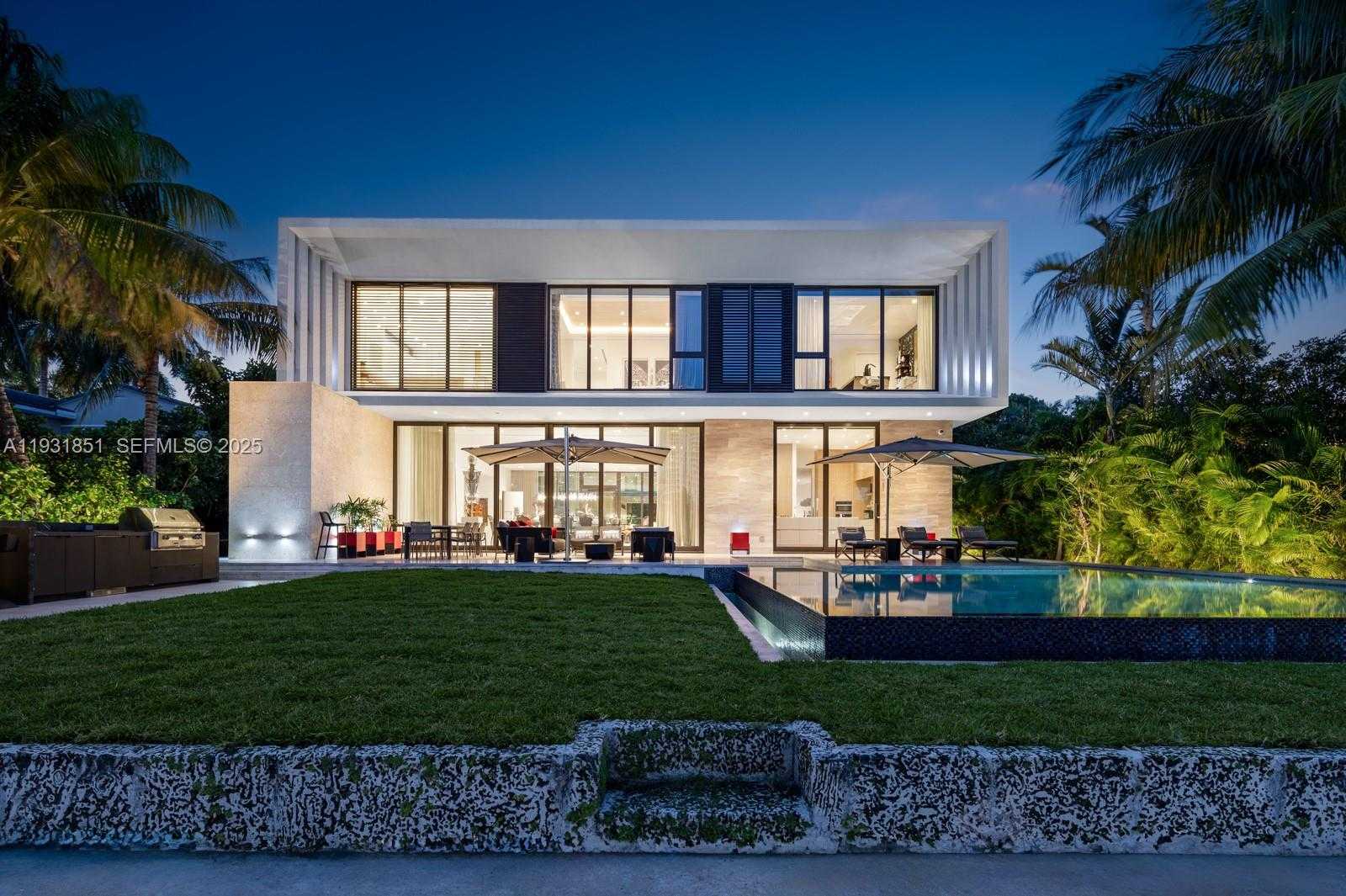 Small Image of 6411 ALLISON RD, Miami Beach Number 60