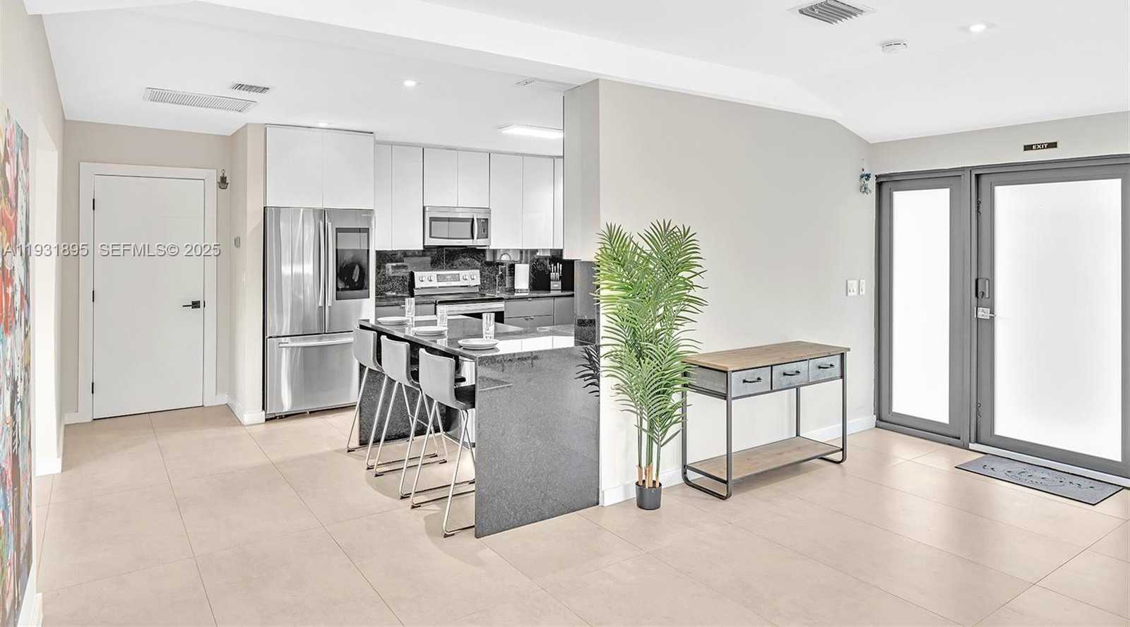 Small Image of 536 HIBISCUS DR, Hallandale Beach Number 11