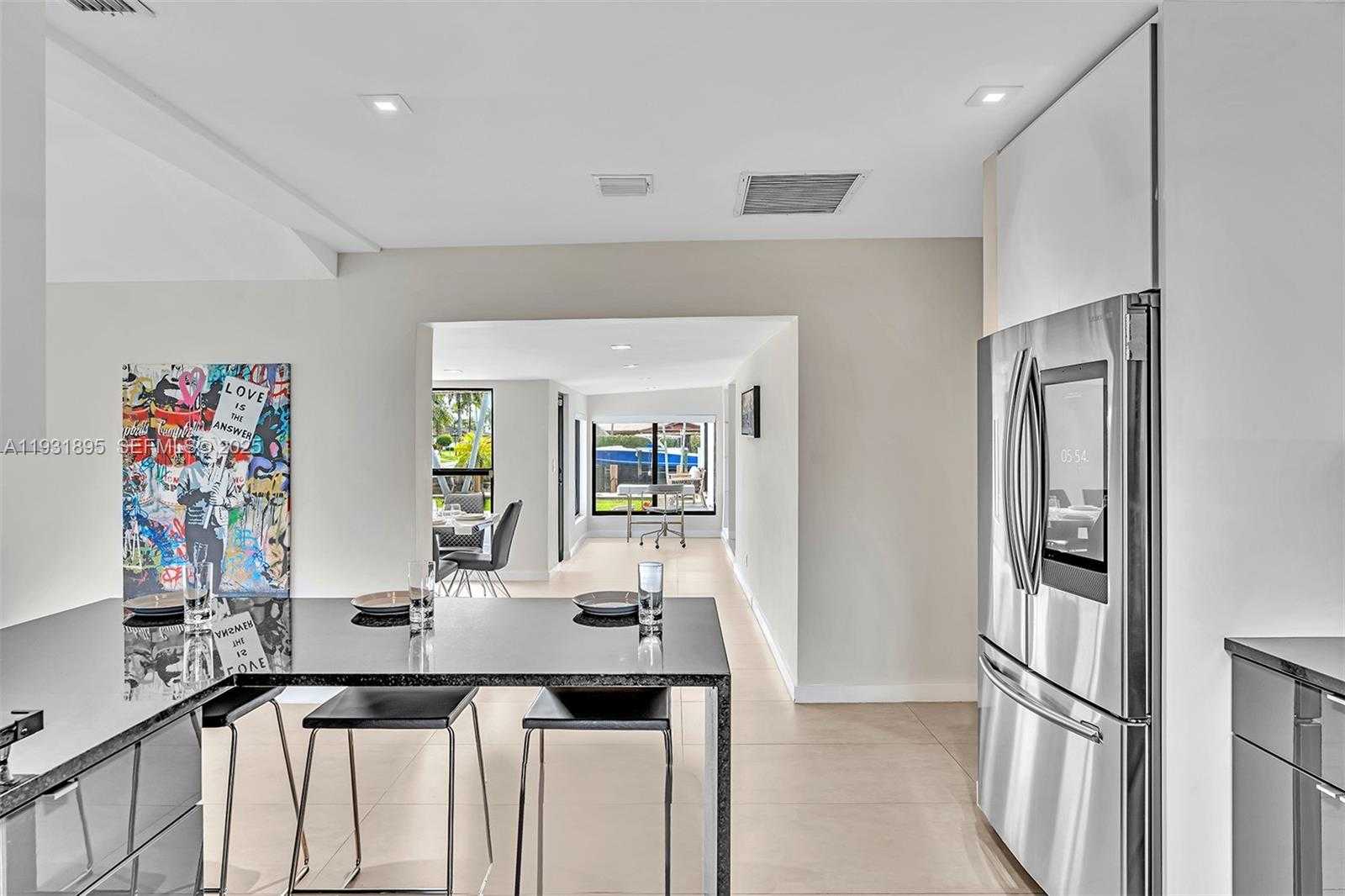 Small Image of 536 HIBISCUS DR, Hallandale Beach Number 14