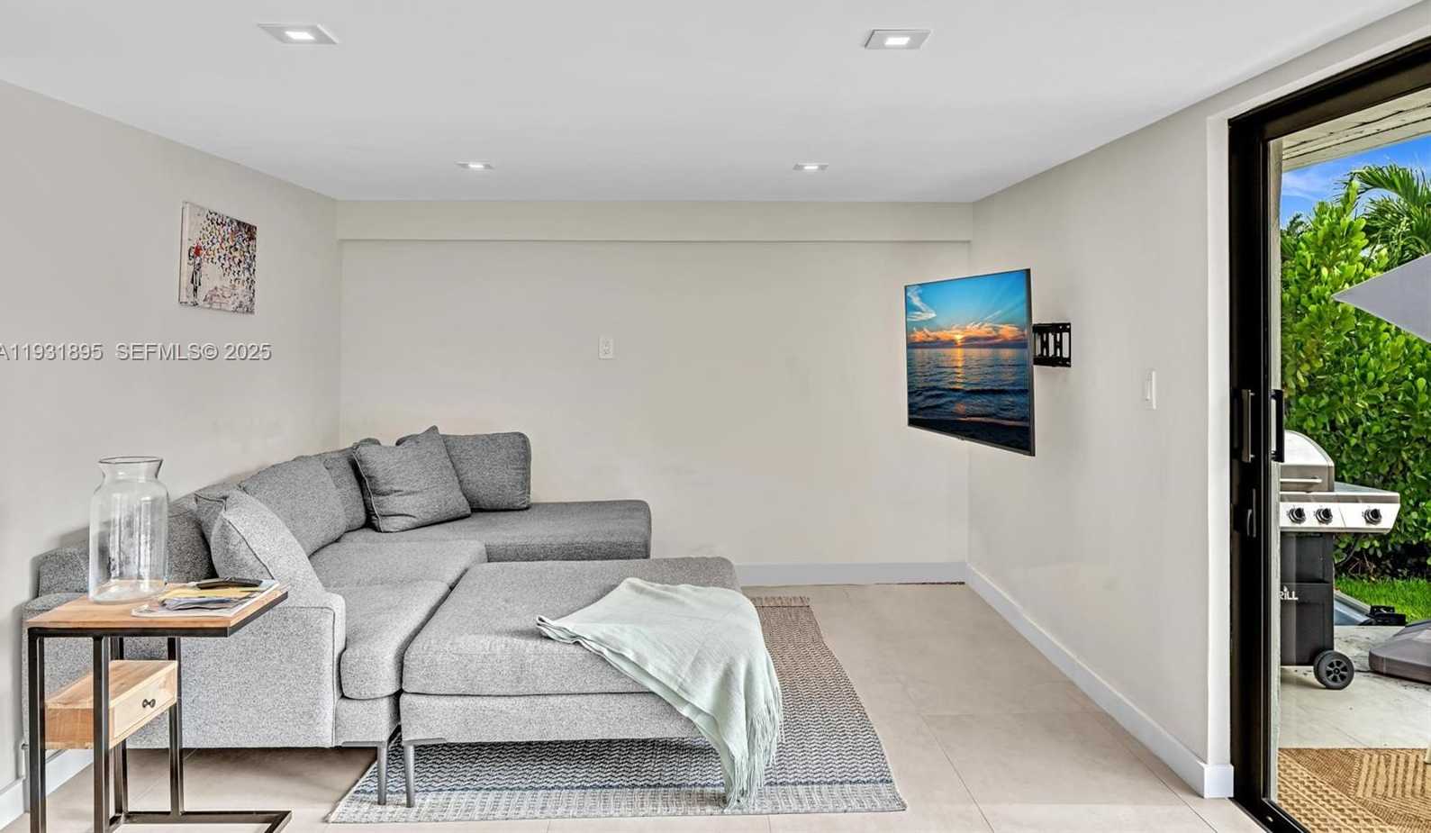 Small Image of 536 HIBISCUS DR, Hallandale Beach Number 19