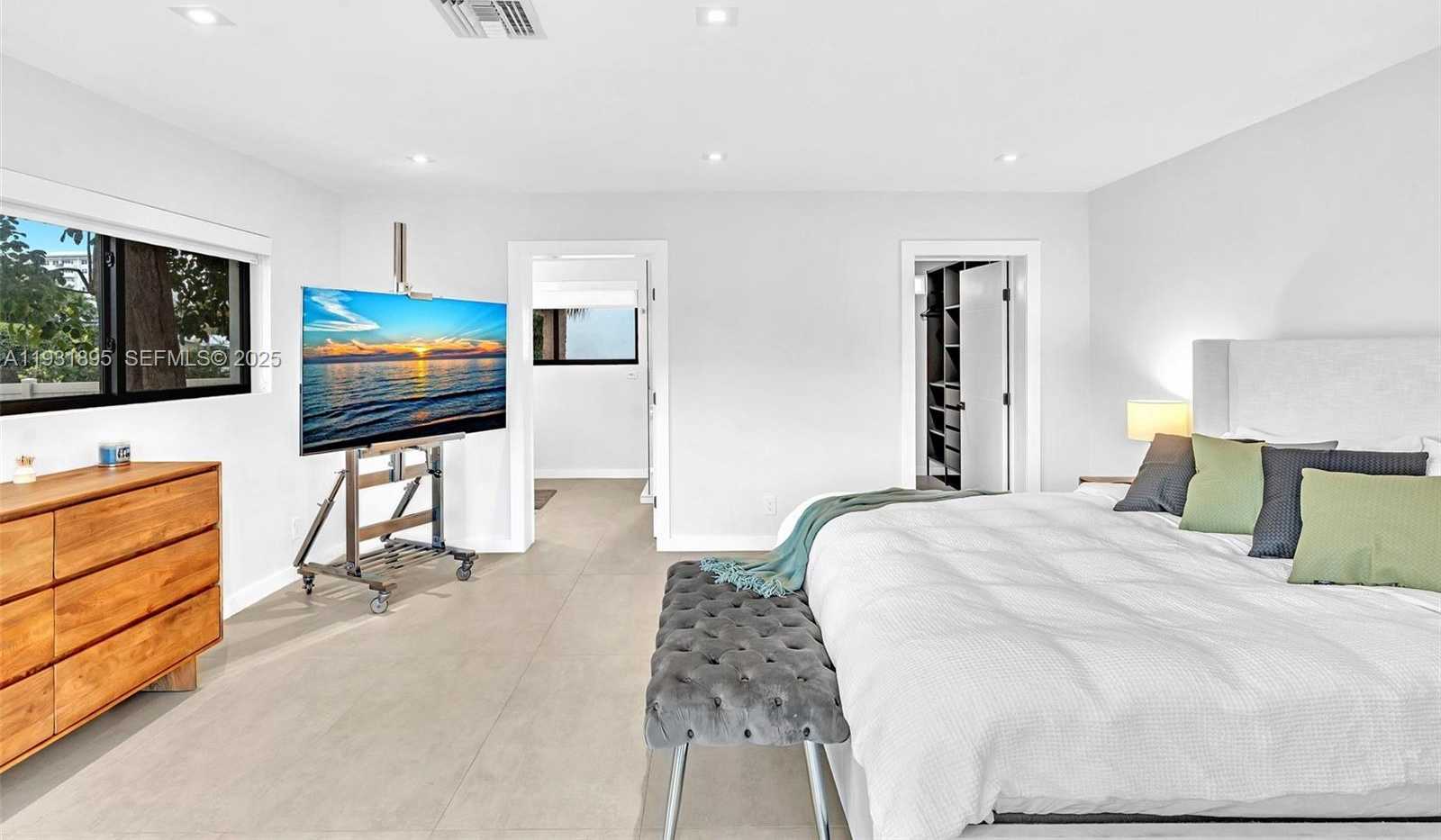 Small Image of 536 HIBISCUS DR, Hallandale Beach Number 24