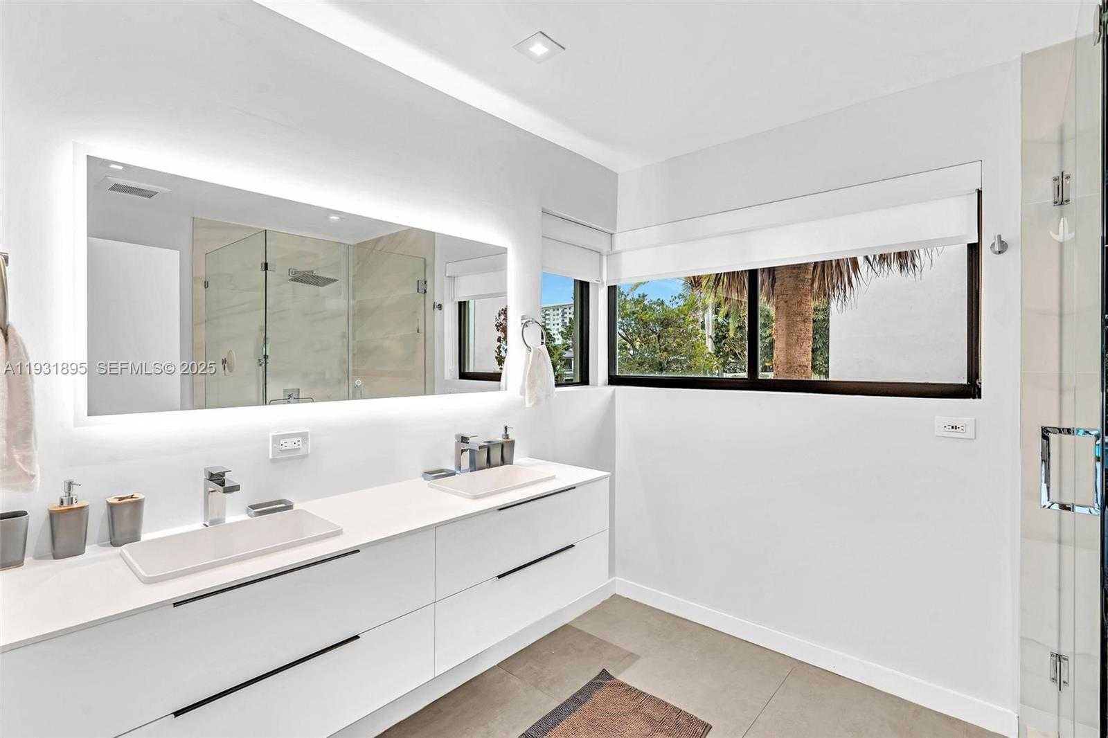 Small Image of 536 HIBISCUS DR, Hallandale Beach Number 25