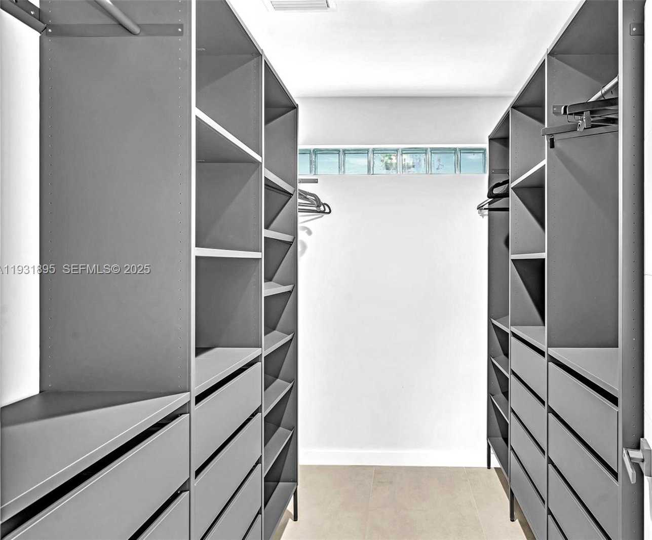 Small Image of 536 HIBISCUS DR, Hallandale Beach Number 27