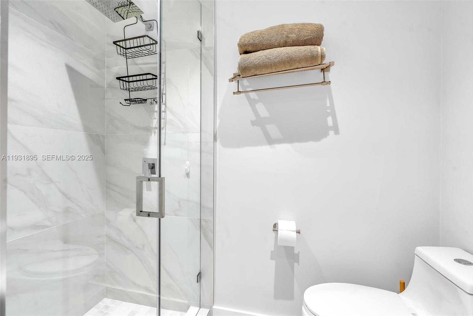 Small Image of 536 HIBISCUS DR, Hallandale Beach Number 29