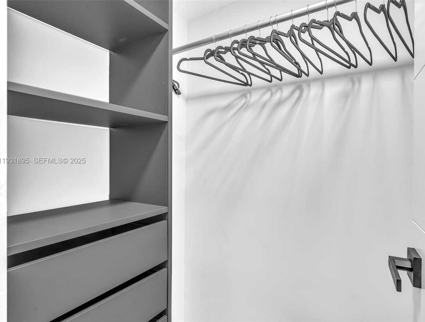 Small Image of 536 HIBISCUS DR, Hallandale Beach Number 31