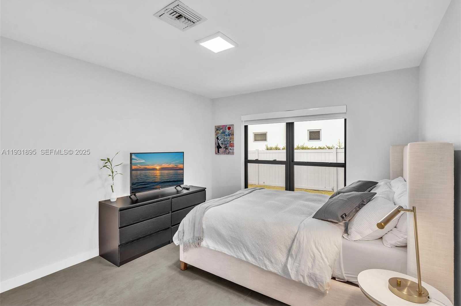 Small Image of 536 HIBISCUS DR, Hallandale Beach Number 34