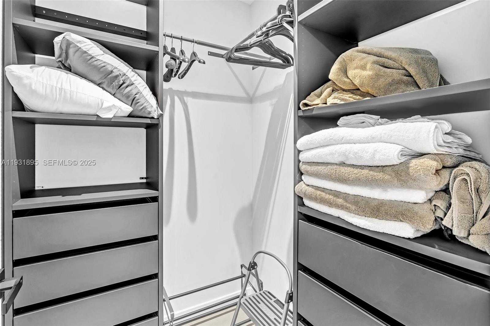 Small Image of 536 HIBISCUS DR, Hallandale Beach Number 35