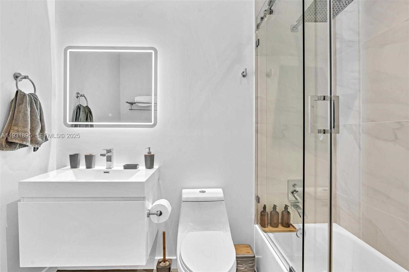 Small Image of 536 HIBISCUS DR, Hallandale Beach Number 37