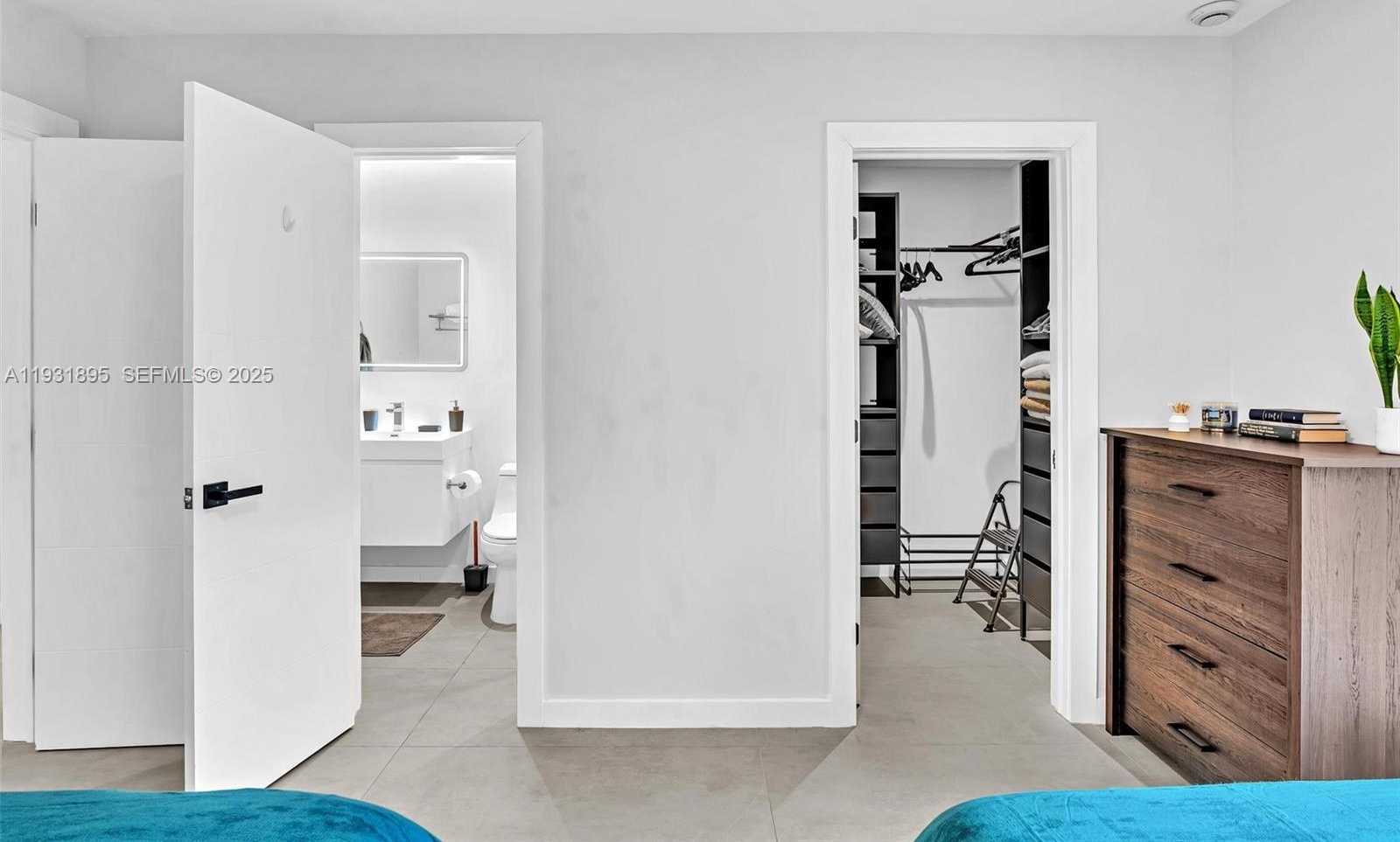 Small Image of 536 HIBISCUS DR, Hallandale Beach Number 39