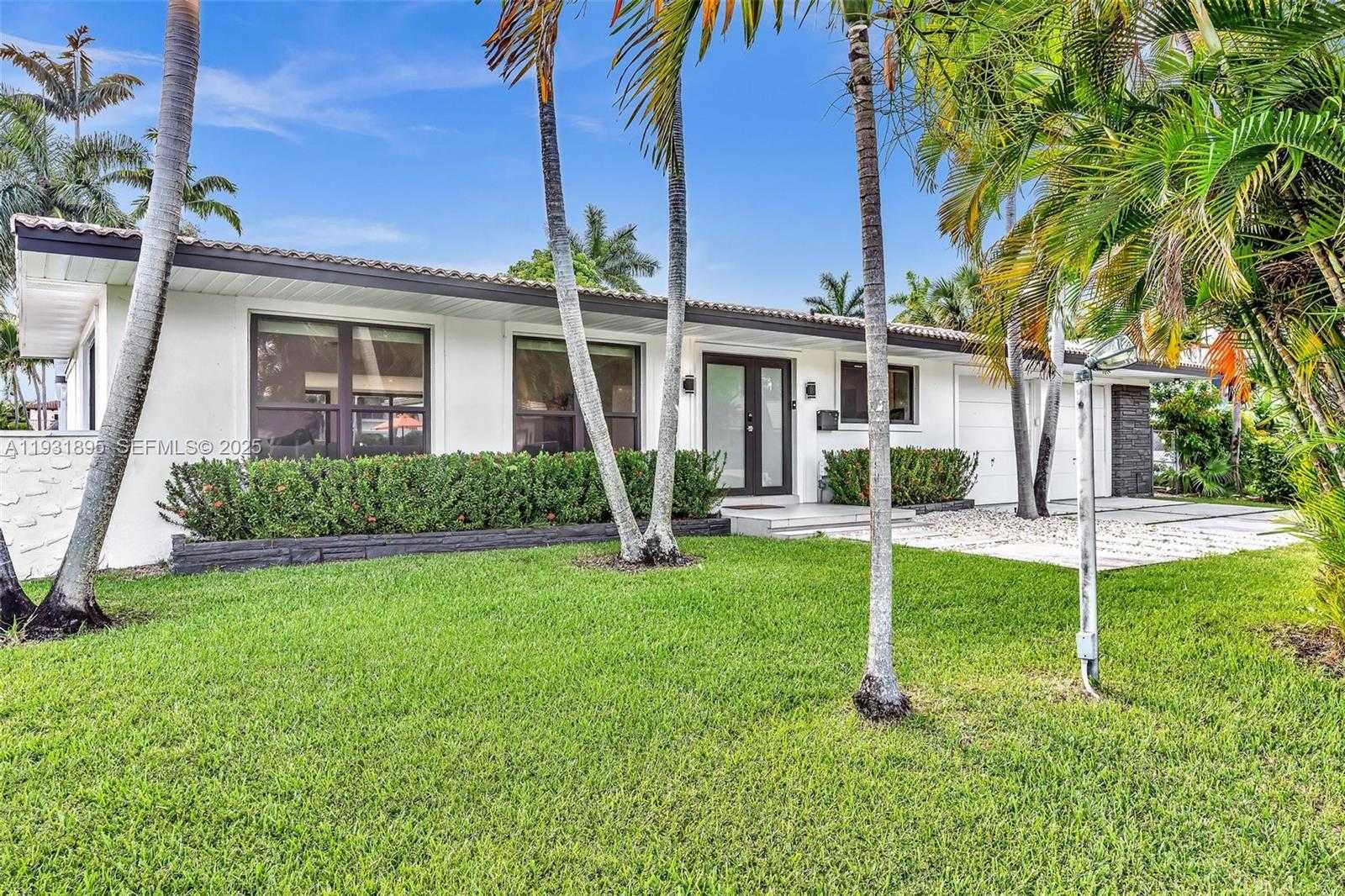 Small Image of 536 HIBISCUS DR, Hallandale Beach Number 4