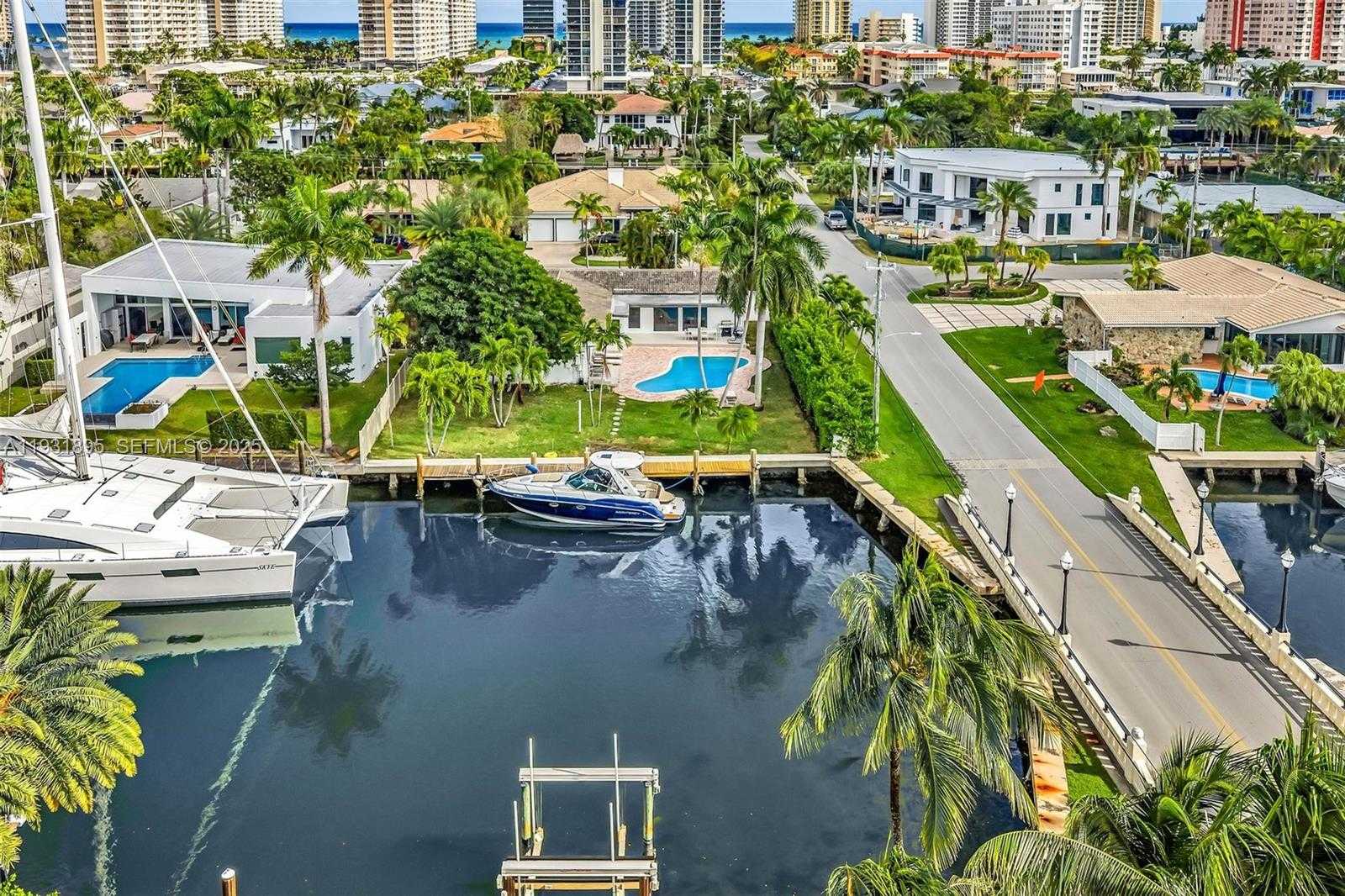 Small Image of 536 HIBISCUS DR, Hallandale Beach Number 41