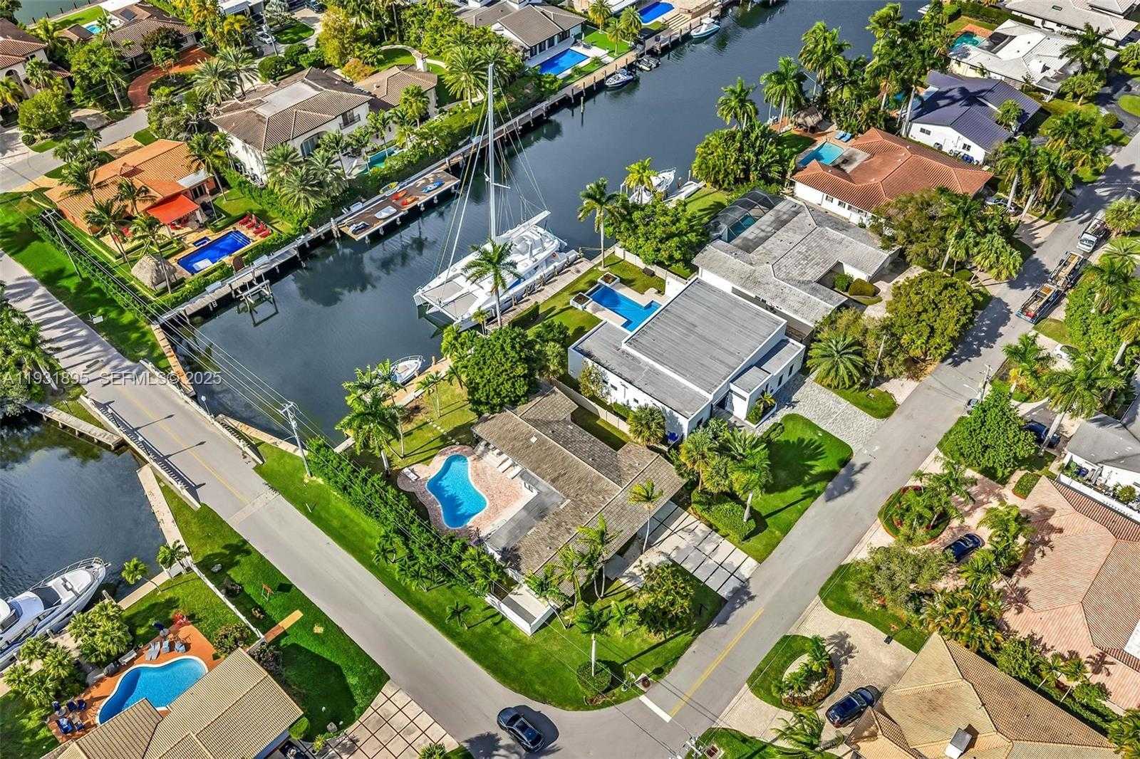 Small Image of 536 HIBISCUS DR, Hallandale Beach Number 42