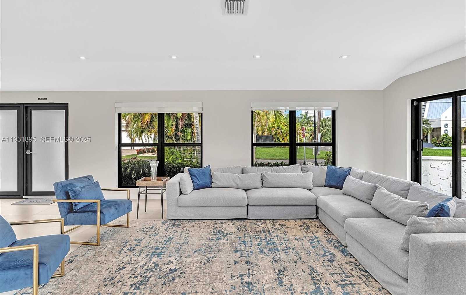 Small Image of 536 HIBISCUS DR, Hallandale Beach Number 7