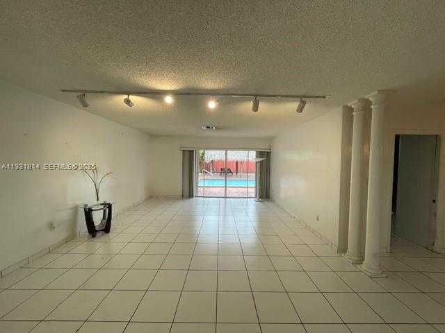 Small Image of Miami Number 10