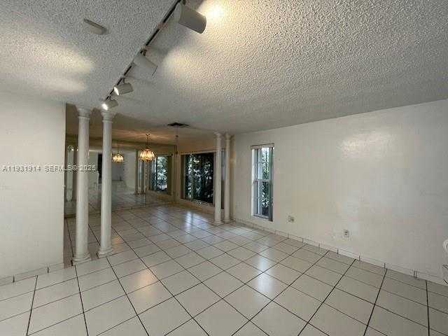 Small Image of Miami Number 14