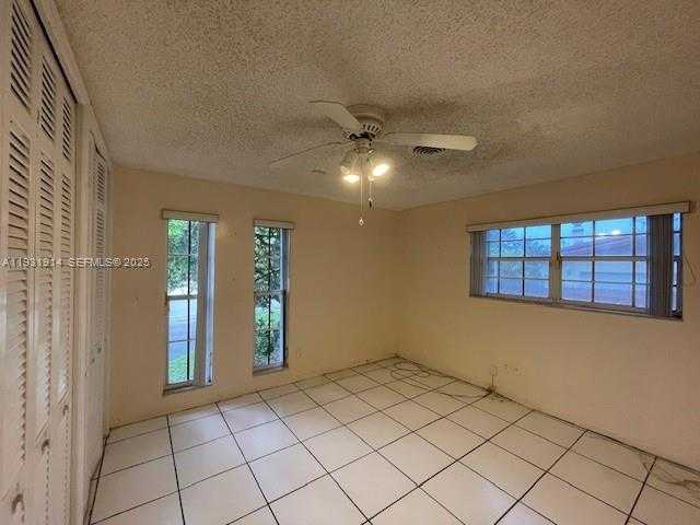 Small Image of Miami Number 17