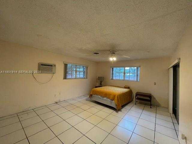 Small Image of Miami Number 21