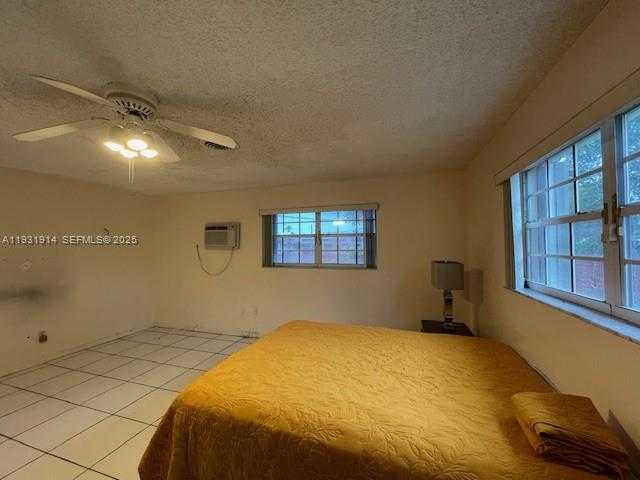 Small Image of Miami Number 23