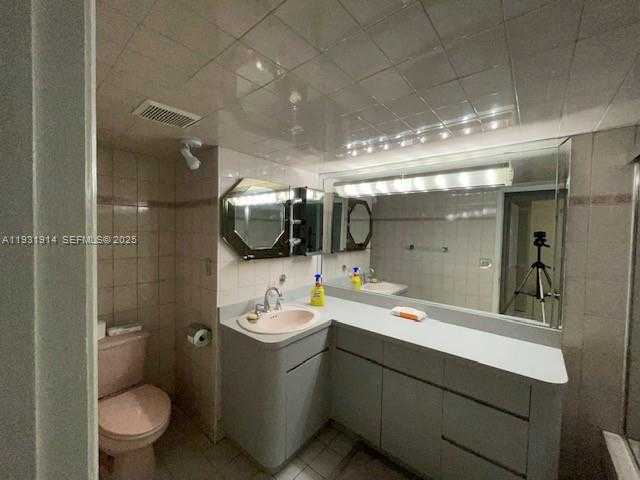 Small Image of Miami Number 25