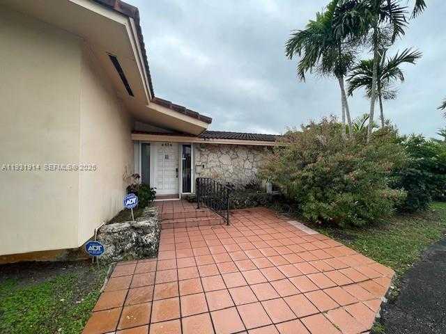 Small Image of Miami Number 32