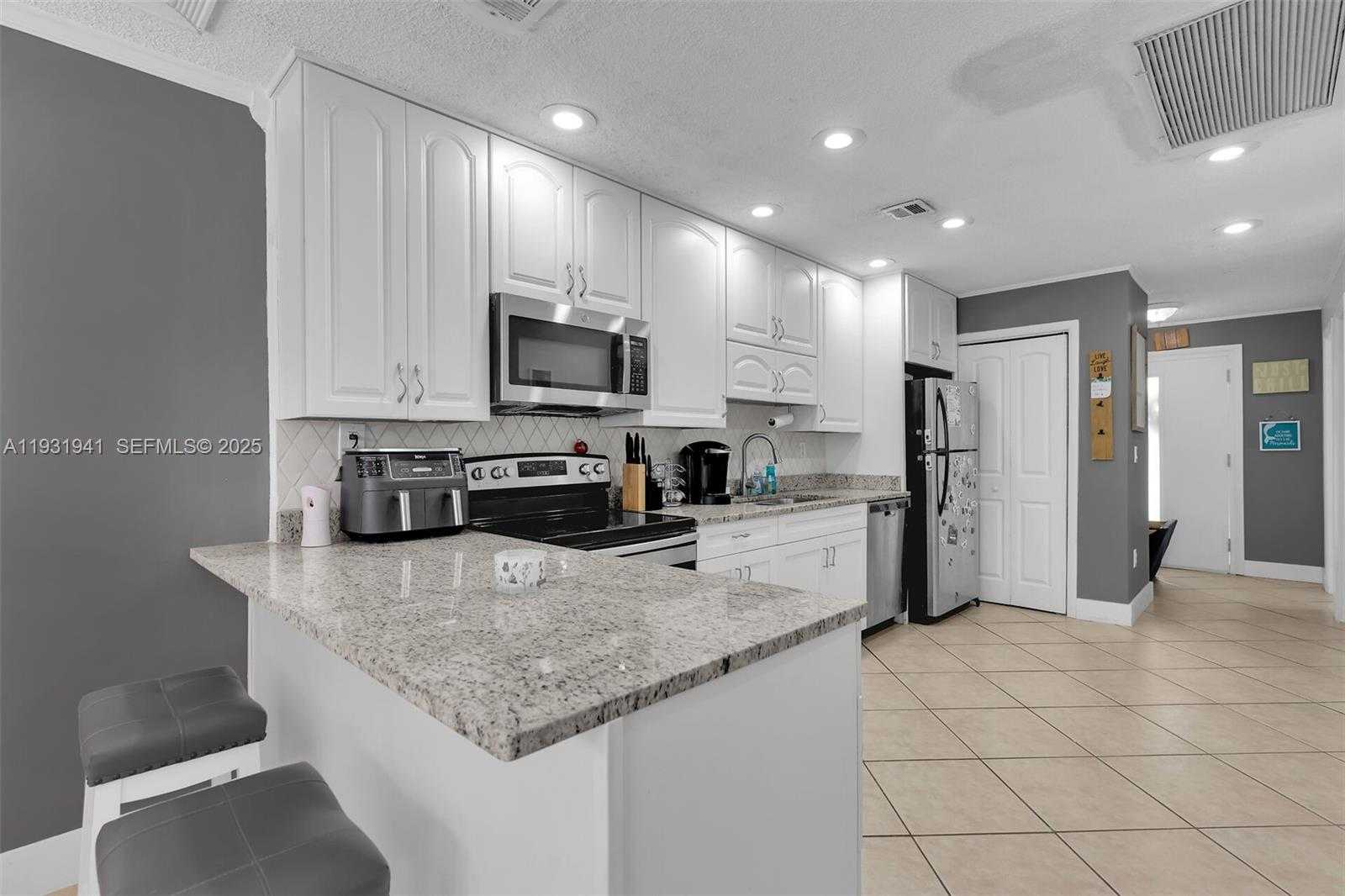 Small Image of 427 89TH STREET OCEAN, Marathon Number 10