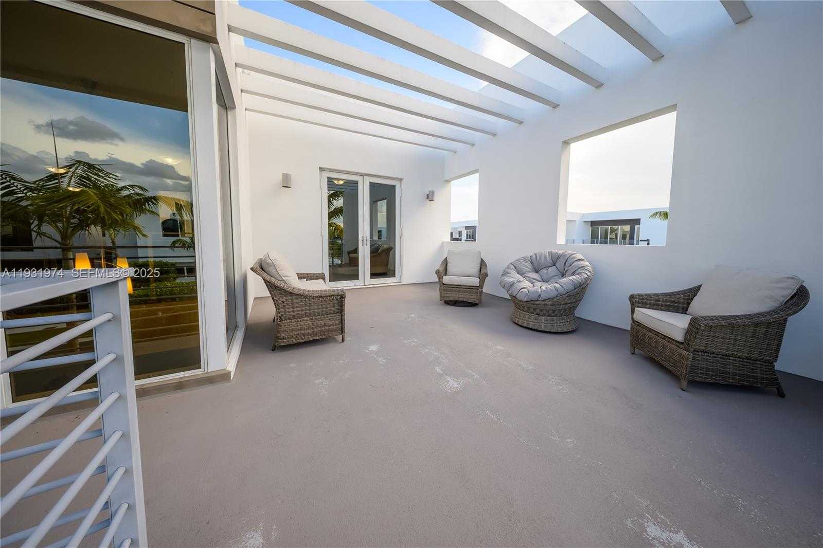 Small Image of 10126 NORTH WEST 76TH TER, Doral Number 28