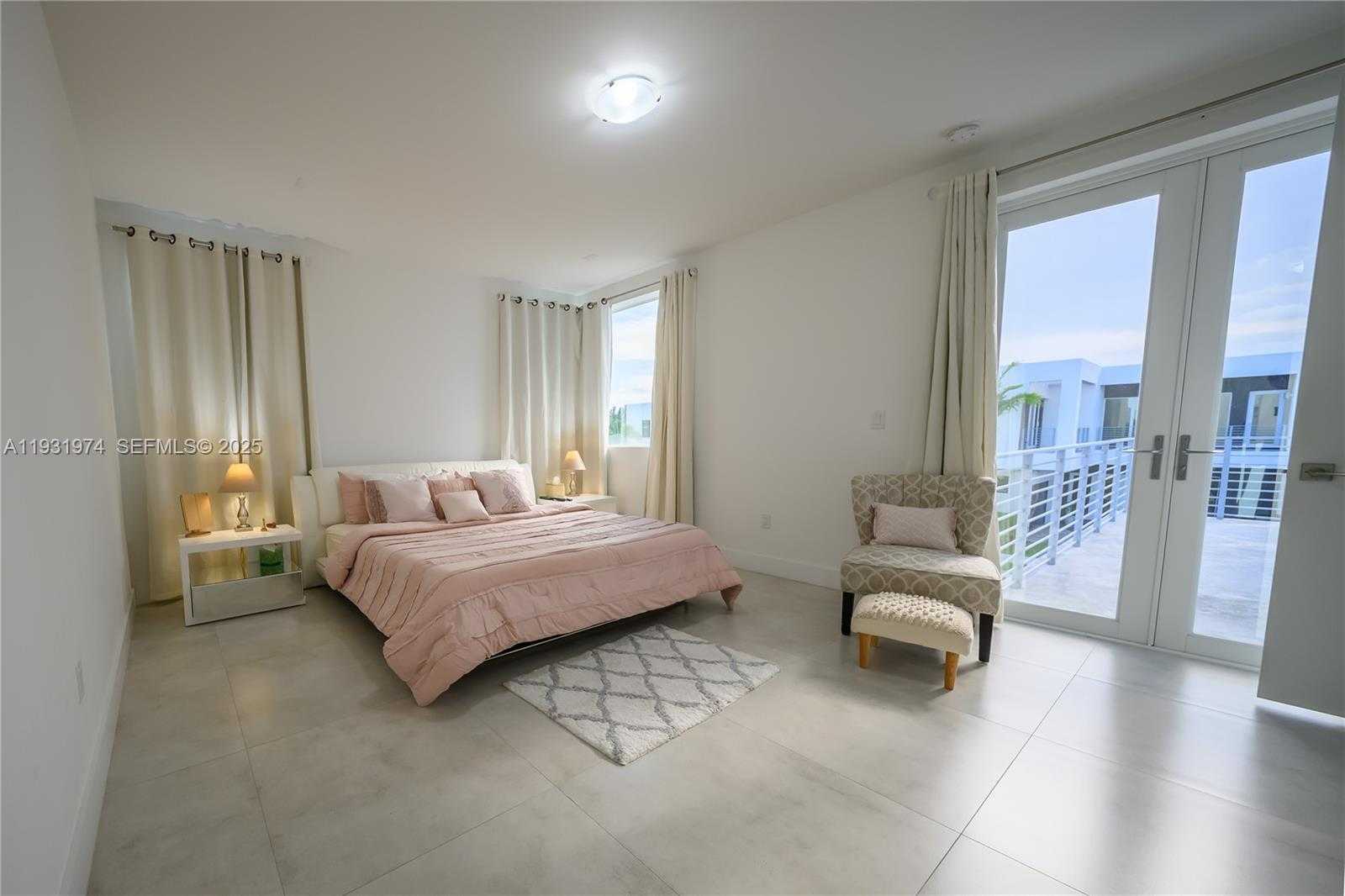 Small Image of 10126 NORTH WEST 76TH TER, Doral Number 32