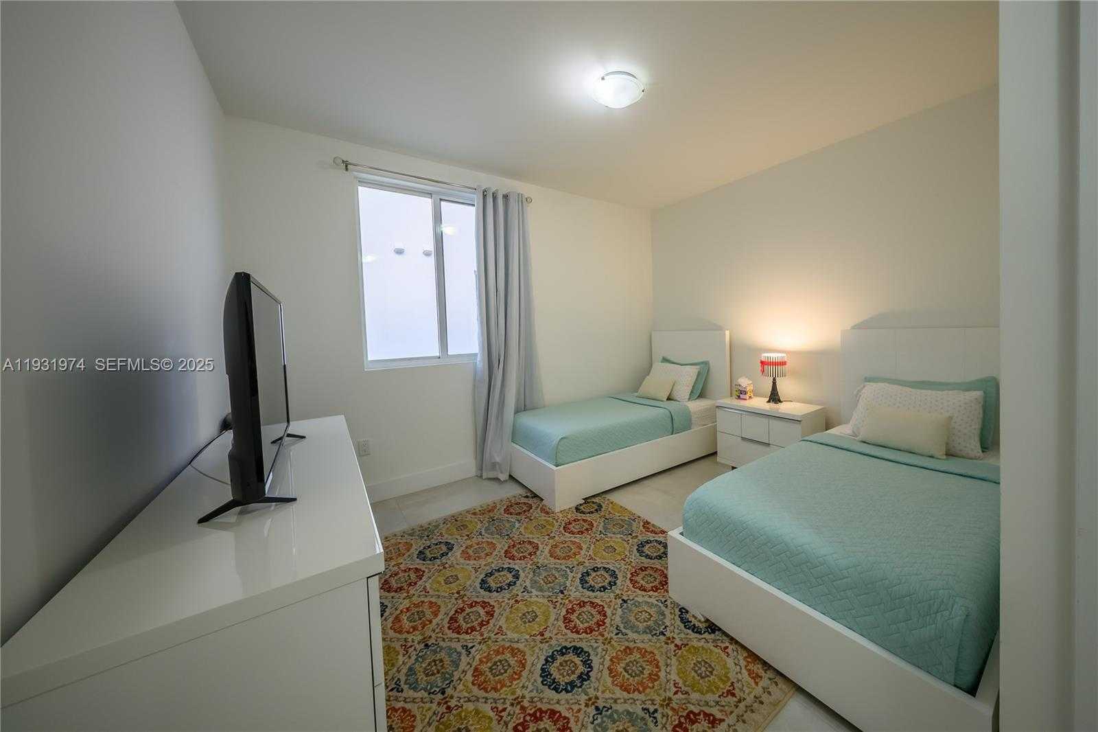 Small Image of 10126 NORTH WEST 76TH TER, Doral Number 33