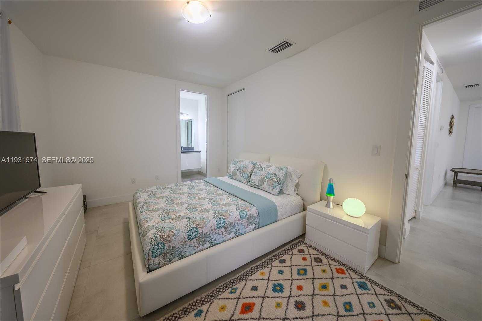 Small Image of 10126 NORTH WEST 76TH TER, Doral Number 35