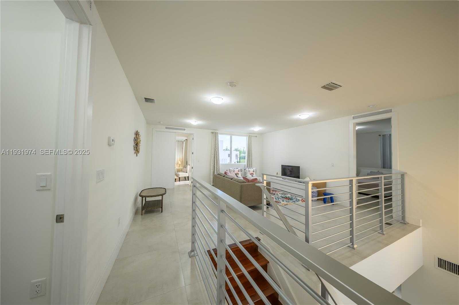 Small Image of 10126 NORTH WEST 76TH TER, Doral Number 37