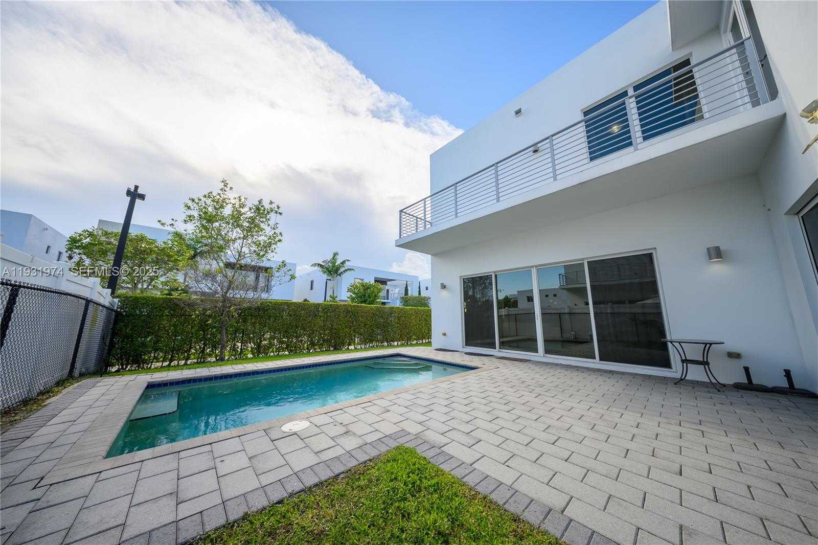 Small Image of 10126 NORTH WEST 76TH TER, Doral Number 6