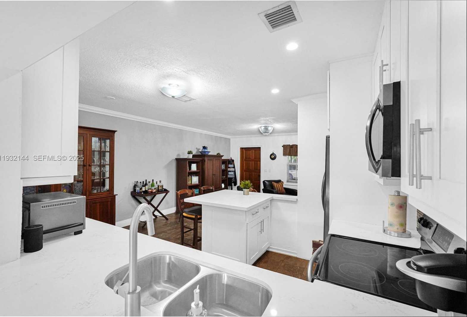 Small Image of 6266 SOUTH WEST 42ND ST, South Miami Number 10